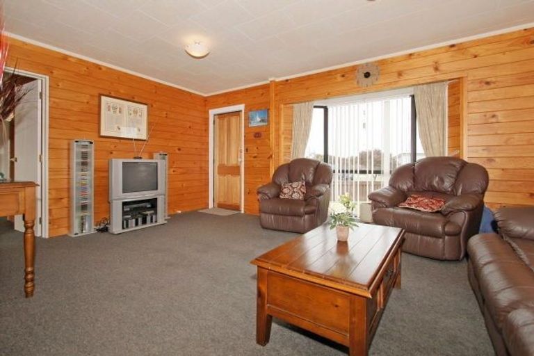 Photo of property in 14 Peppertree Glade, Kelvin Grove, Palmerston North, 4414