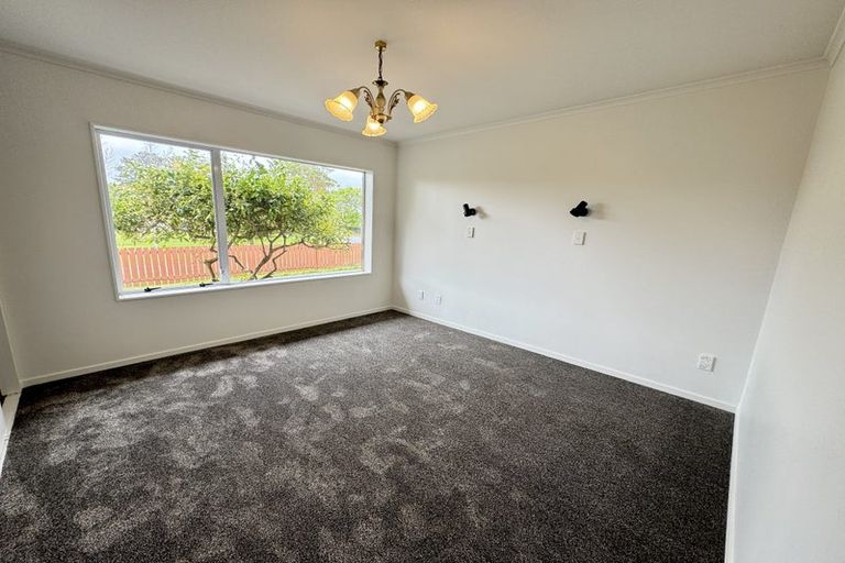 Photo of property in 6 Porter Avenue, Te Atatu South, Auckland, 0610