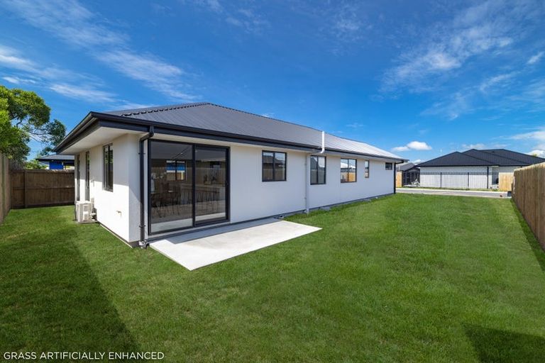 Photo of property in 12 Kura Lane, Aranui, Christchurch, 8061