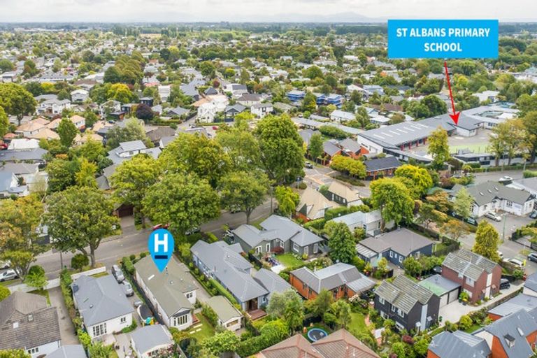 Photo of property in 13 Massey Crescent, St Albans, Christchurch, 8014