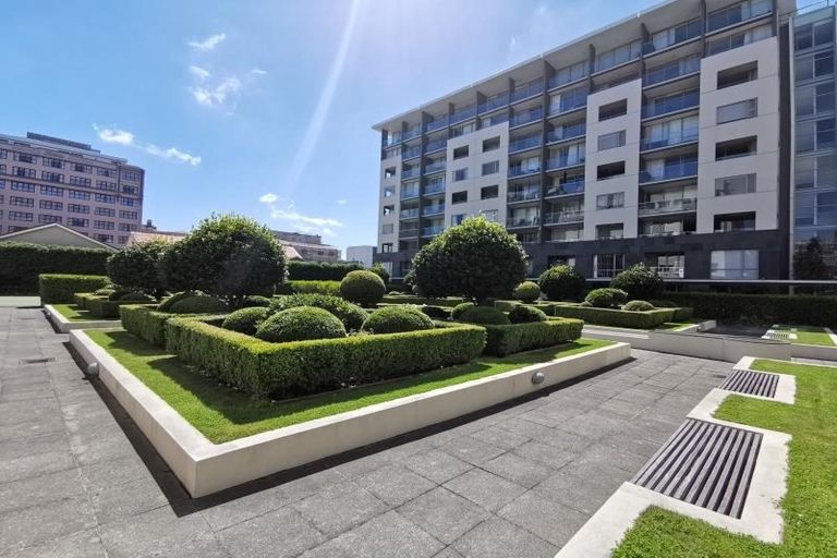 Photo of property in Sanctum Apartment, 10 Ebor Street, Te Aro, Wellington, 6011