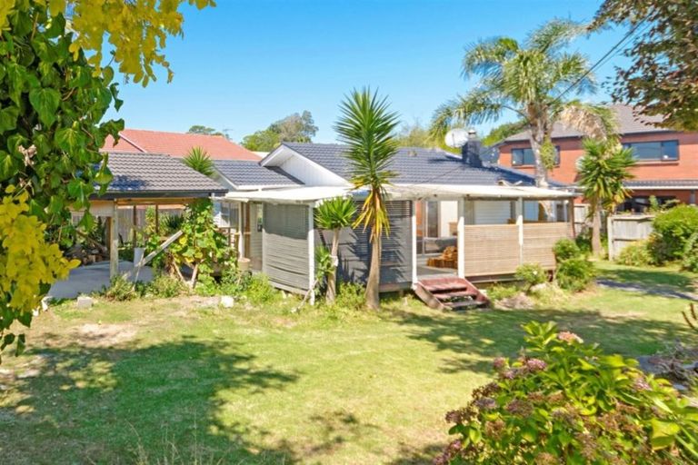 Photo of property in 65 Larnoch Road, Henderson, Auckland, 0610