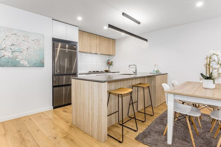 Photo of property in 1b Wai-iti Crescent, Woburn, Lower Hutt, 5010