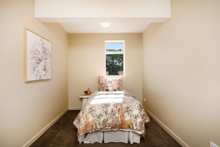 Photo of property in 19 Bunker Way, Strathmore Park, Wellington, 6022