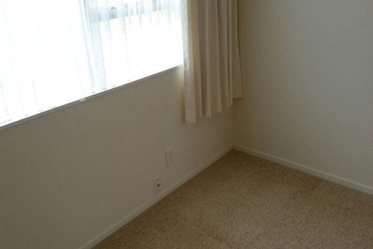 Photo of property in 44 Saint Ronans Avenue, Waterloo, Lower Hutt, 5011