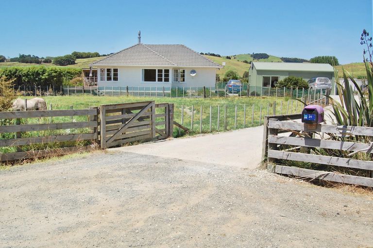 Photo of property in 31 Ranganui Road, Kaiwaka, 0573