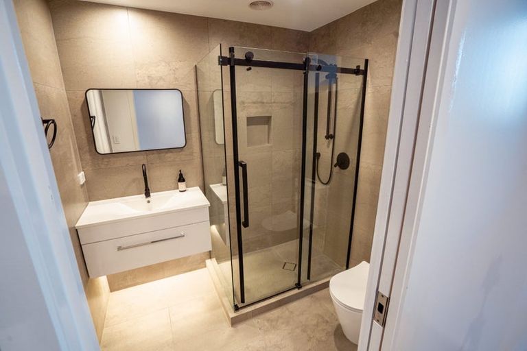 Photo of property in 2/829 East Coast Road, Northcross, Auckland, 0630