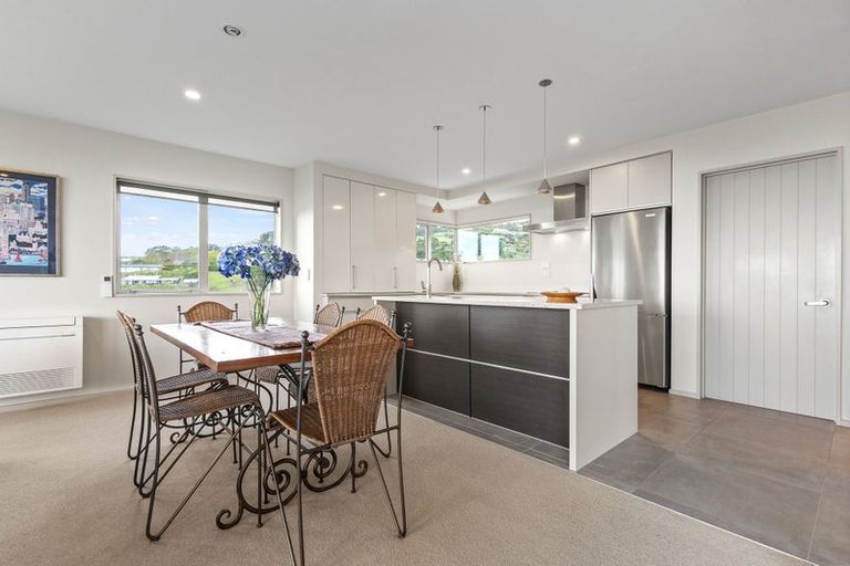 Photo of property in 5 Craigieburn Lane, Mount Pleasant, Christchurch, 8081
