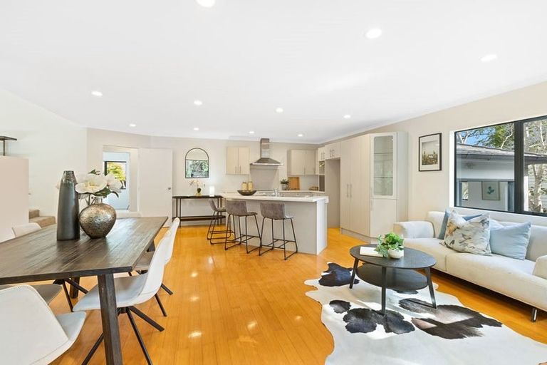 Photo of property in 48 Rising Parade, Fairview Heights, Auckland, 0632