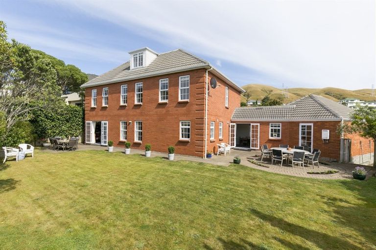 Photo of property in 21 Claverton Grove, Churton Park, Wellington, 6037