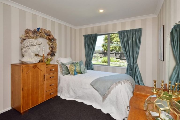 Photo of property in 20 Crombie Green, Northwood, Christchurch, 8051