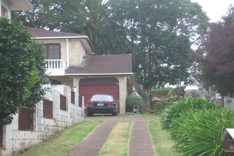 Photo of property in 1/27 James Evans Drive, Northcote, Auckland, 0627
