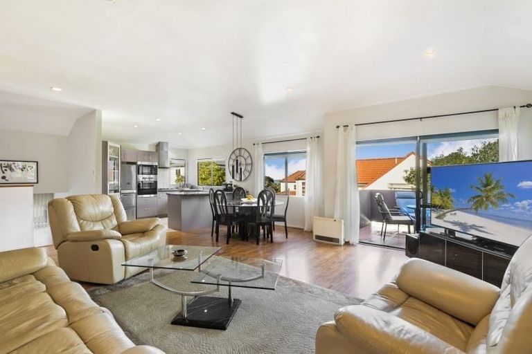 Photo of property in 29 Mariners View Road, Beach Haven, Auckland, 0626