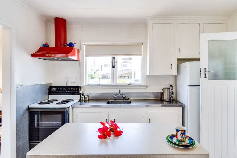 Photo of property in 42 Charles Street, Westshore, Napier, 4110