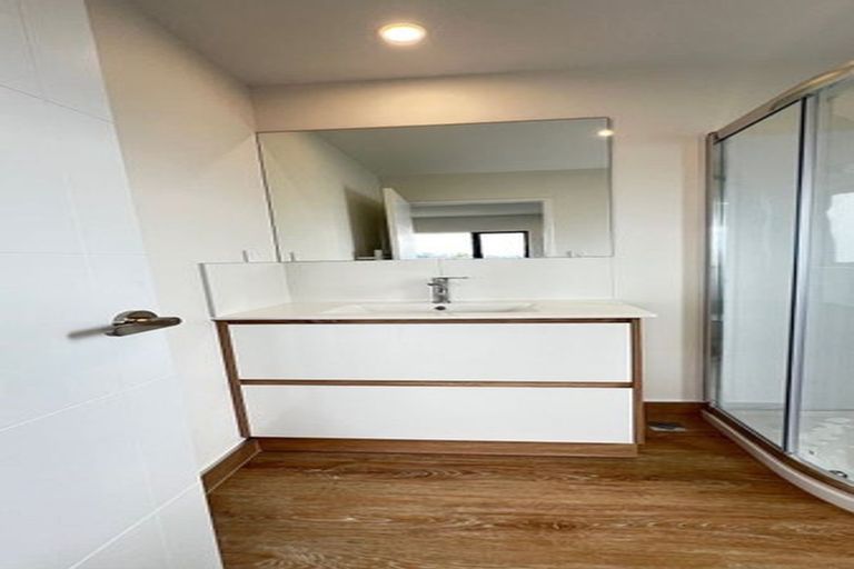 Photo of property in 4 Medina Place, Half Moon Bay, Auckland, 2012