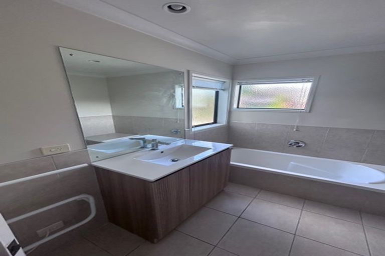 Photo of property in 26 Twin Court, Albany, Auckland, 0632