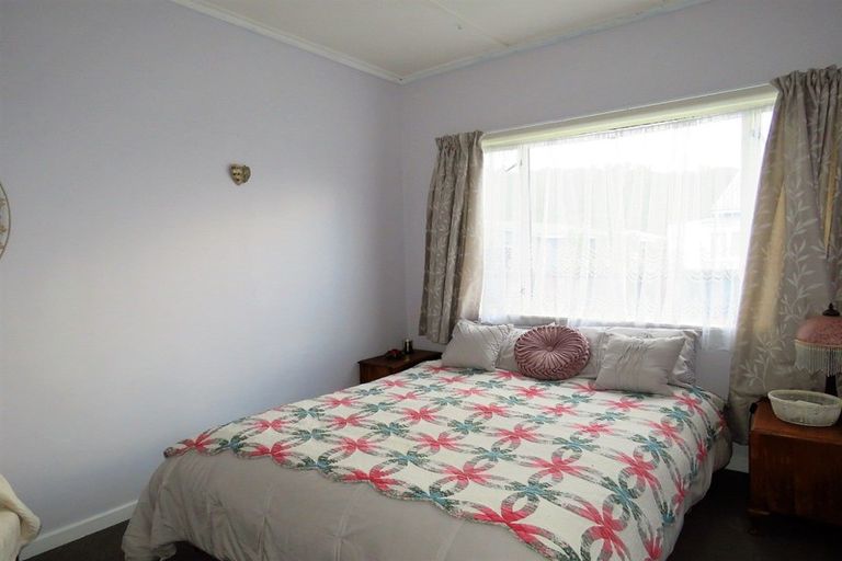 Photo of property in 2 Curtis Street, Hector, 7822