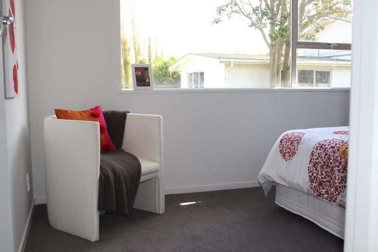 Photo of property in 2/23 Tahi Terrace, Glen Eden, Auckland, 0602