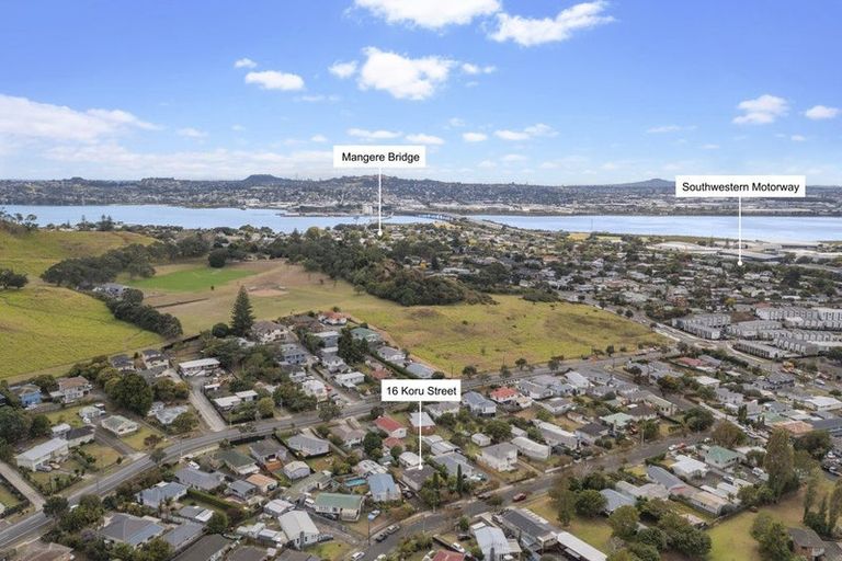 Photo of property in 16 Koru Street, Mangere Bridge, Auckland, 2022