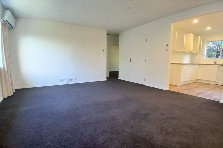 Photo of property in 3/4 Glanmire Road, Newlands, Wellington, 6037