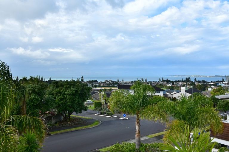 Photo of property in 52 Grovenor Drive, Orewa, 0931