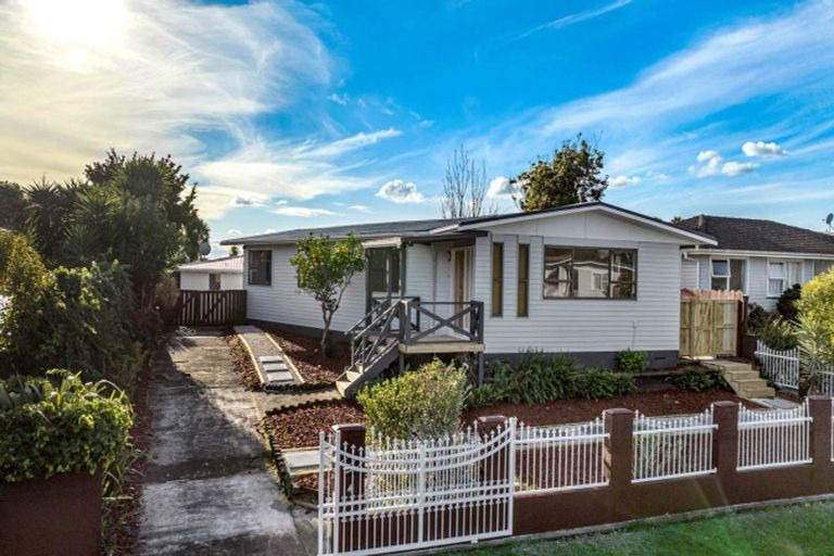 Photo of property in 4 Burlington Place, Manurewa, Auckland, 2102