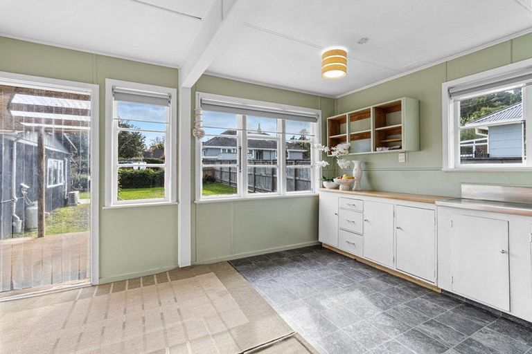 Photo of property in 90 Huatoki Street, Vogeltown, New Plymouth, 4310