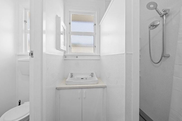 Photo of property in 1/306 Devon Street West, New Plymouth, 4310