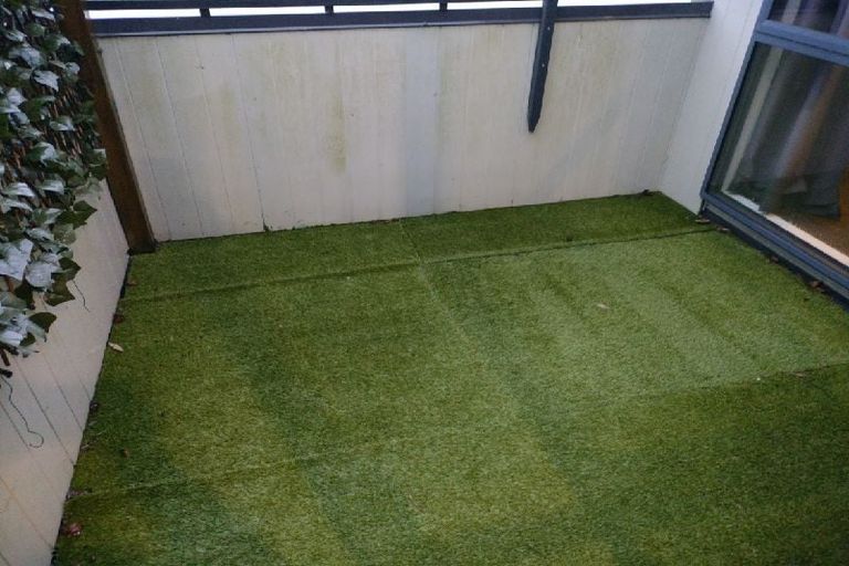 Photo of property in 48 Tauhinu Road, Greenhithe, Auckland, 0632