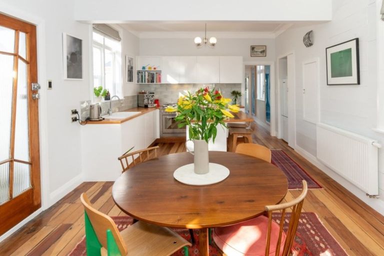 Photo of property in 187 Onepu Road, Lyall Bay, Wellington, 6022