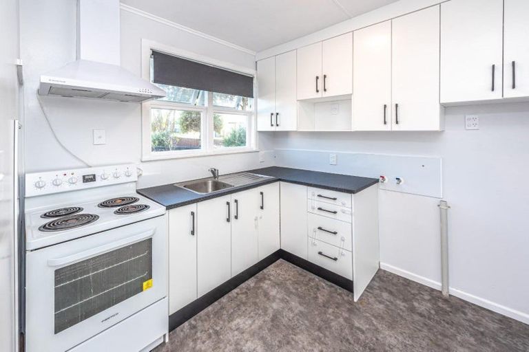 Photo of property in 1 Kupe Place, Castlecliff, Whanganui, 4501