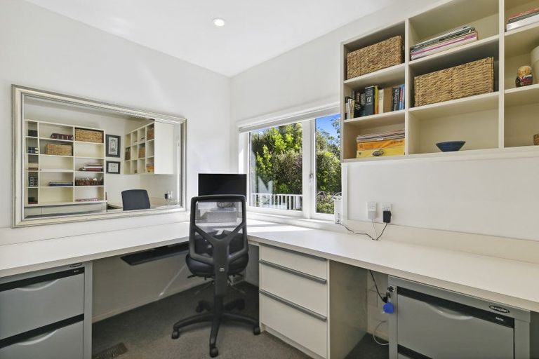 Photo of property in 11 Bristow Place, Karori, Wellington, 6012