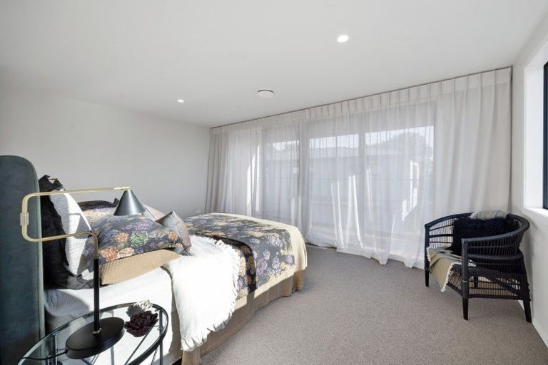Photo of property in 10 Eliot Street, New Plymouth, 4310