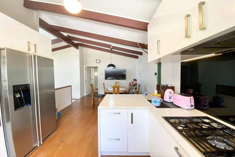 Photo of property in 14 Scotstoun Place, Glen Eden, Auckland, 0602