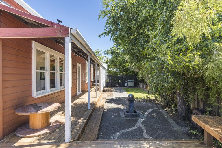 Photo of property in 7 Perrin Place, Kelvin Grove, Palmerston North, 4414