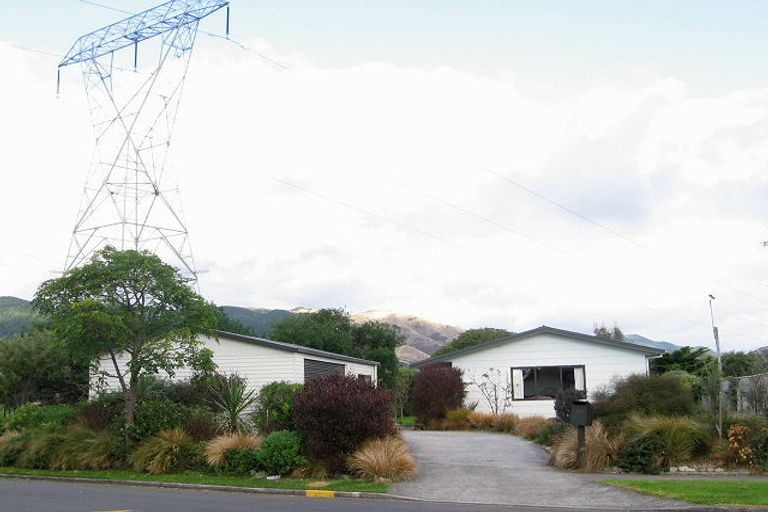 Photo of property in 57 Nimmo Avenue, Waikanae, 5036