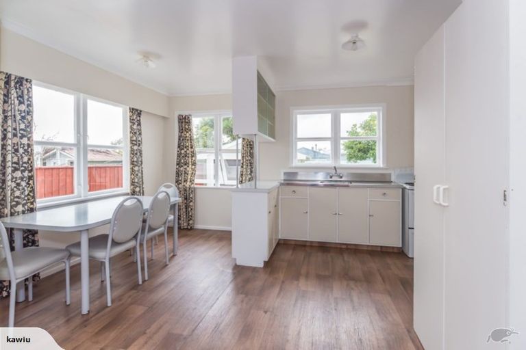 Photo of property in 9 Ross Street, Levin, 5510