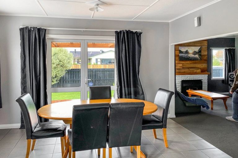Photo of property in 5 Henderson Street, Dannevirke, 4930