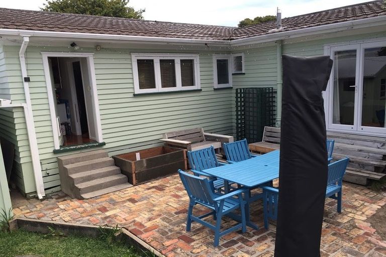Photo of property in 16 Lancaster Road, Beach Haven, Auckland, 0626