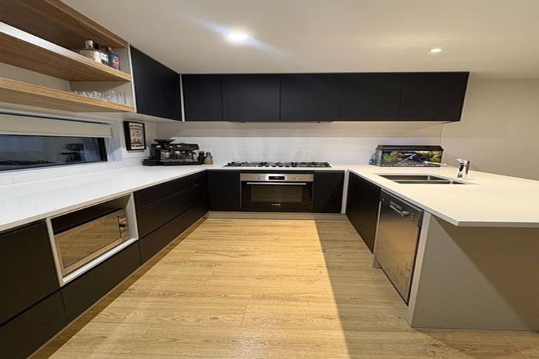 Photo of property in 2e Fowler Street, Northcote, Auckland, 0627