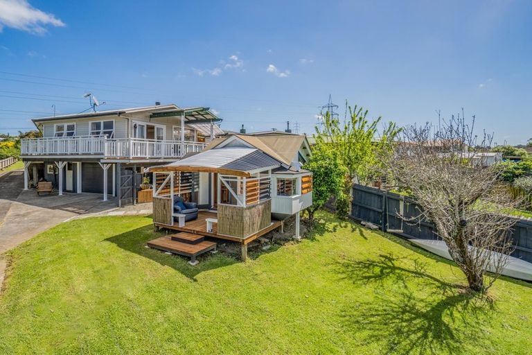 Photo of property in 24 Huruhuru Road, Massey, Auckland, 0614