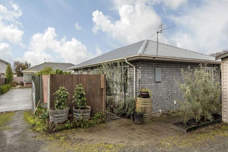 Photo of property in 2/24a Croziers Road, St Albans, Christchurch, 8052