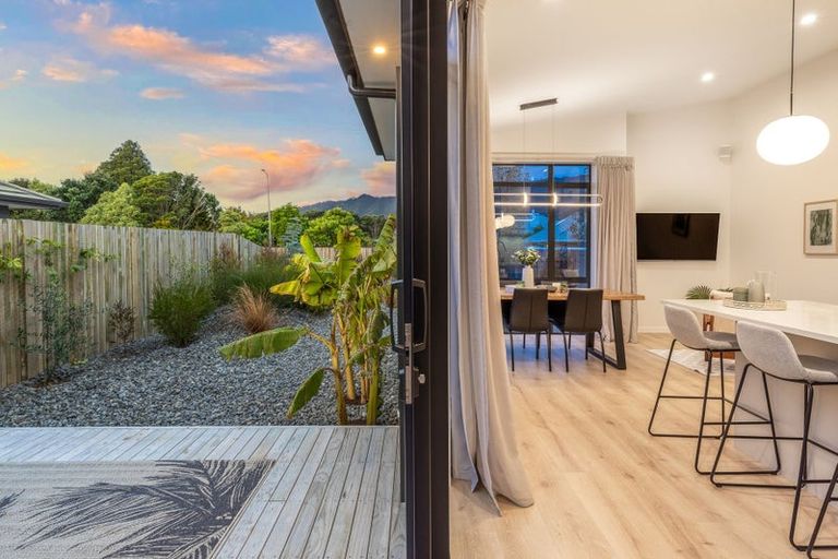 Photo of property in 15 Kaiwaru Place, Waikanae, 5036
