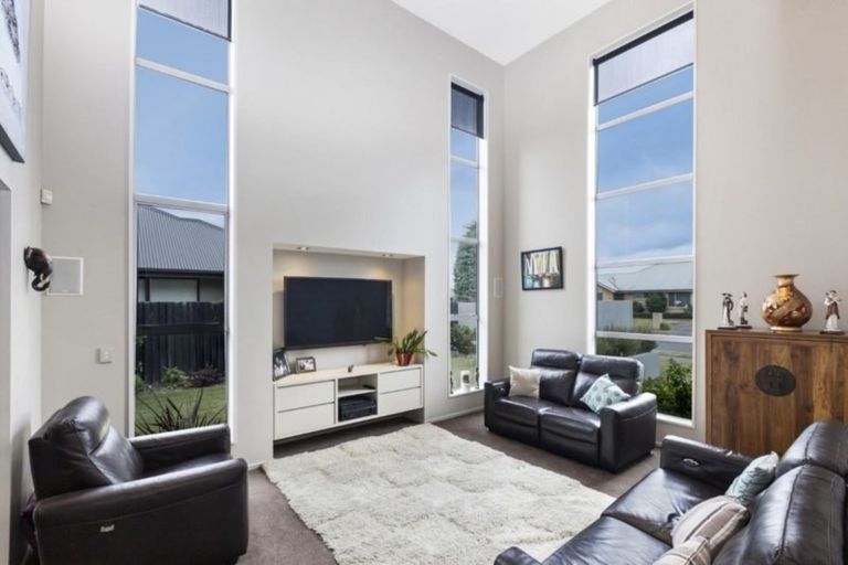 Photo of property in 31 Linkwater Way, Parklands, Christchurch, 8083