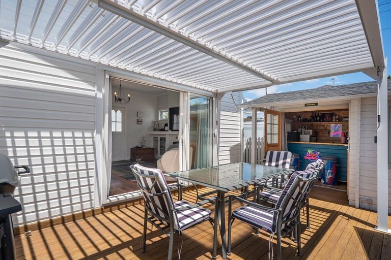 Photo of property in 1/24 Toroa Street, Torbay, Auckland, 0630
