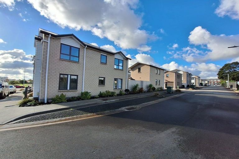 Photo of property in 1/5 Wallson Crescent, Wiri, Auckland, 2104