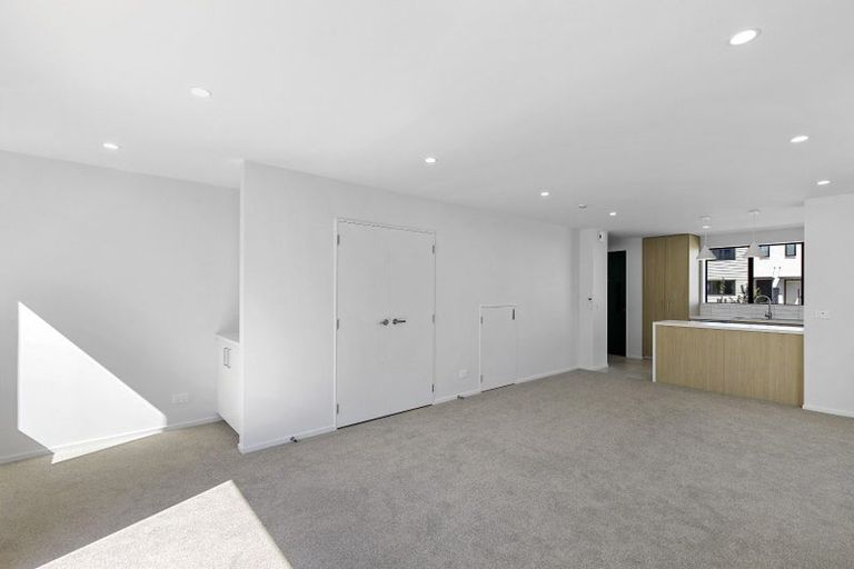 Photo of property in 29 Turtleback Avenue, Whitby, 5024