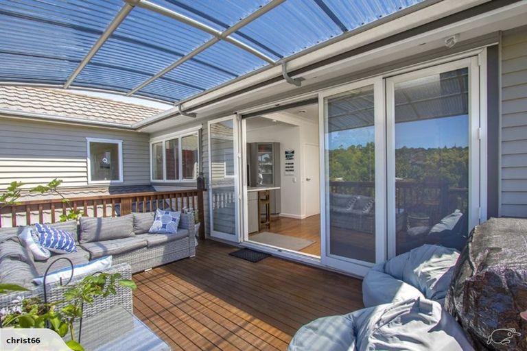 Photo of property in 27a Eastglen Road, Glen Eden, Auckland, 0602