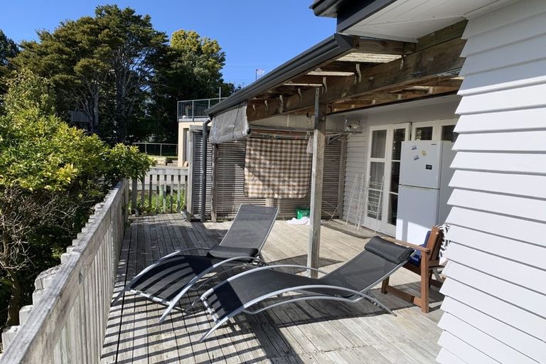 Photo of property in 3 Moffat Road, Red Beach, 0932