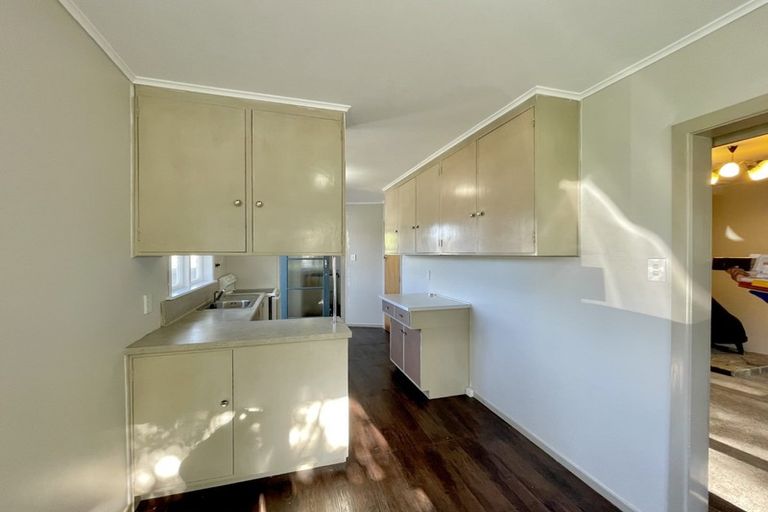 Photo of property in 3 Gahagan Way, Newlands, Wellington, 6037